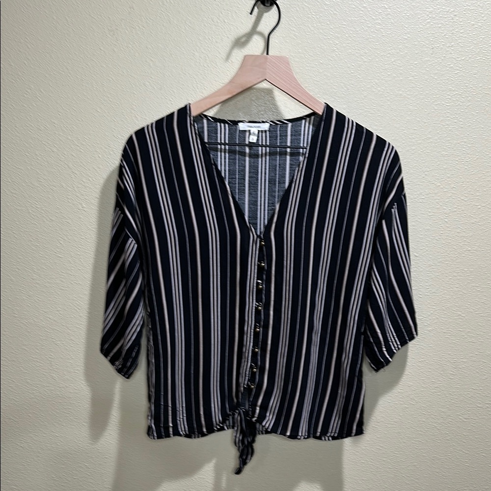 Maurices size small Black and White Tie Front Blouse